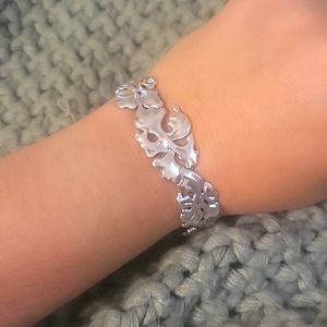 Kendra Scott silver Savannah cuff bracelet EUC